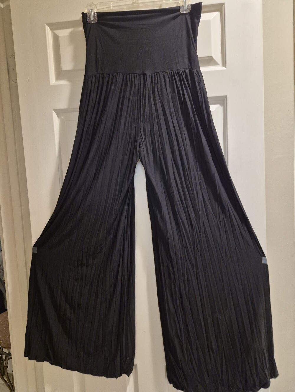 NWOT-Flowy Black Wide-Leg Palazzo Pants with Stretch Fold Over Waistband